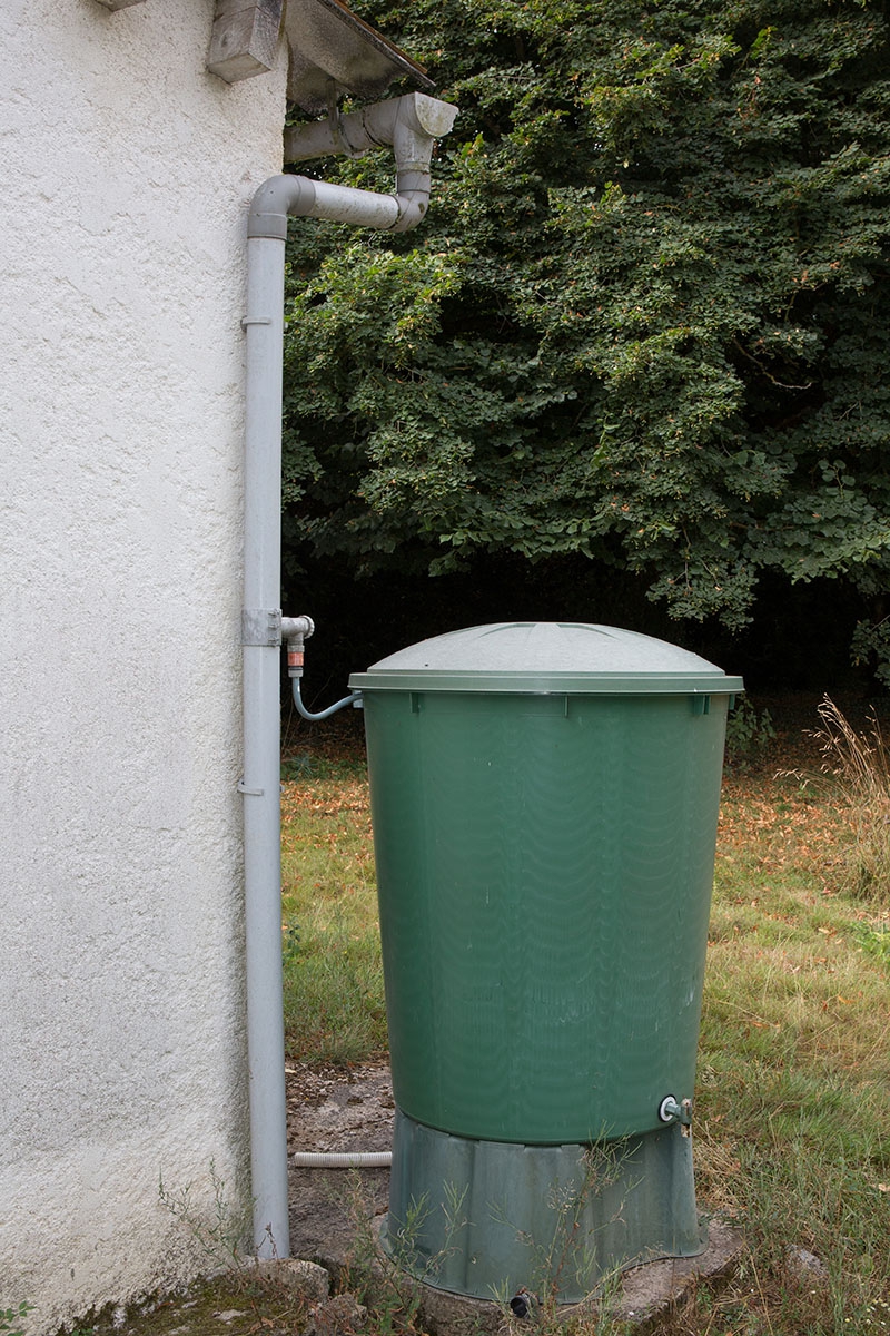Récupération eau de pluie_Fotolia_88352914