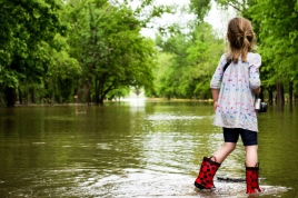 jeune_fille_dans_leau_-_pas_de_c_requis.jpg